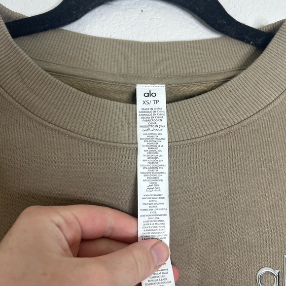 ALO Yoga Accolade Crewneck Pullover Sweatshirt - Picture 8 of 11